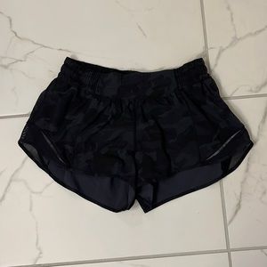 Lululemon Hotty Hots, low rise 2.5in
